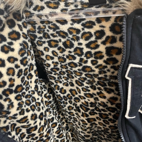 Live to be Spoiled, zip up “LOVE”jacket - Picture 11 of 15